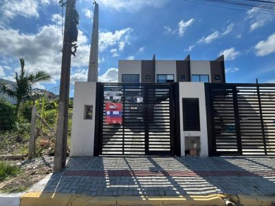 Casa à venda com 2 dormitórios, 75m² e 2 vagas no bairro Morretes em Itapema