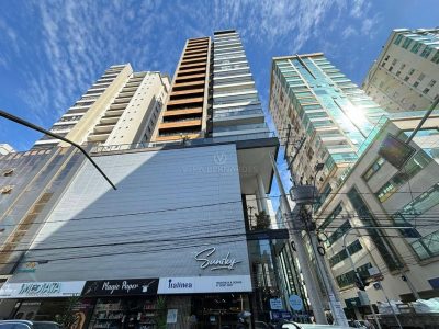 Apartamento à venda com 3 dormitórios, 135m² e 2 vagas no bairro Meia Praia em Itapema