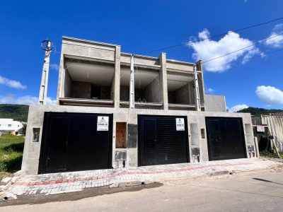 Casa à venda com 3 dormitórios, 105m² e 2 vagas no bairro Morretes em Itapema