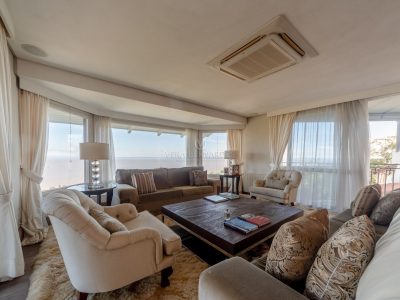 Casa à venda com 3 dormitórios, 621m² e 3 vagas no bairro Sétimo Céu, Zona Sul de Porto Alegre