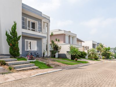 Casa em Condomínio à venda com 4 dormitórios, 178m² e 2 vagas no bairro Hípica, Zona Sul de Porto Alegre
