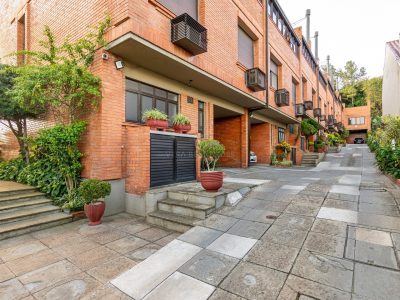 Casa em Condomínio à venda com 3 dormitórios, 359m² e 4 vagas no bairro Cristal, Zona Sul de Porto Alegre