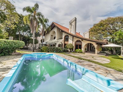Casa à venda com 4 dormitórios, 645m² e 3 vagas no bairro Tristeza, Zona Sul de Porto Alegre