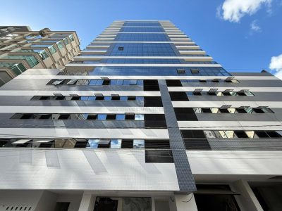 Apartamento à venda com 3 dormitórios, 140m² e 2 vagas no bairro Meia Praia em Itapema