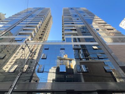 Apartamento à venda com 3 dormitórios, 132m² e 2 vagas no bairro Meia Praia em Itapema