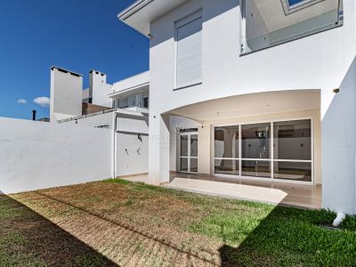 Casa em Condomínio à venda com 3 dormitórios, 180m² e 2 vagas no bairro Vila Nova, Zona Sul de Porto Alegre