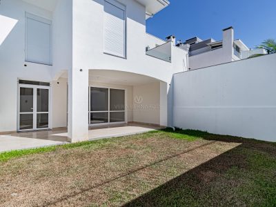 Casa em Condomínio à venda com 3 dormitórios, 180m² e 2 vagas no bairro Vila Nova, Zona Sul de Porto Alegre