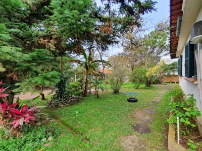 Casa à venda com 3 dormitórios, 175m² e 10 vagas no bairro Jardim Isabel, Zona Sul de Porto Alegre