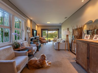 Casa à venda com 3 dormitórios, 150m² e 3 vagas no bairro Vila Assunção, Zona Sul de Porto Alegre