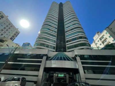 Apartamento à venda com 3 dormitórios, 135m² e 2 vagas no bairro Meia Praia em Itapema