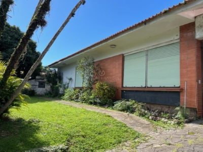Casa Térrea à venda com 3 dormitórios, 230m² e 3 vagas no bairro Tristeza, Zona Sul de Porto Alegre