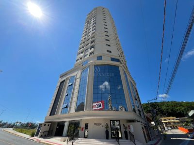 Apartamento à venda com 2 dormitórios, 57m² e 1 vaga no bairro Tabuleiro em Itapema