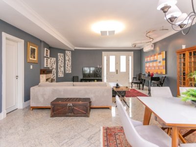 Casa à venda com 3 dormitórios, 288m² e 4 vagas no bairro Sétimo Céu, Zona Sul de Porto Alegre