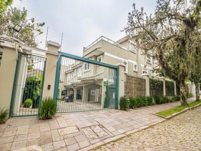 Casa em Condomínio à venda com 4 dormitórios, 240m² e 3 vagas no bairro Tristeza, Zona Sul de Porto Alegre