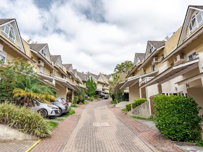 Casa em Condomínio à venda com 4 dormitórios, 177m² e 2 vagas no bairro Teresópolis, Zona Sul de Porto Alegre