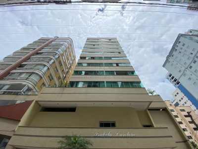 Apartamento à venda com 3 dormitórios, 132m² e 2 vagas no bairro Meia Praia em Itapema