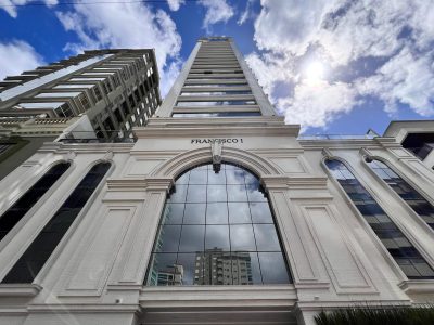 Apartamento à venda com 4 dormitórios, 166m² e 3 vagas no bairro Meia Praia em Itapema