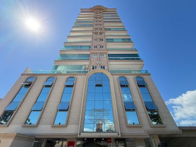 Apartamento à venda com 3 dormitórios, 173m² e 2 vagas no bairro Balneário Perequê em Porto Belo