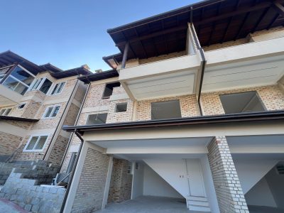 Casa à venda com 3 dormitórios, 200m² e 3 vagas no bairro Canto da Praia em Itapema