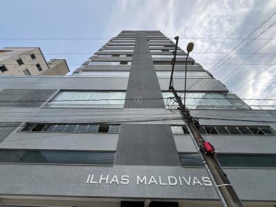 Apartamento à venda com 3 dormitórios, 145m² e 2 vagas no bairro Meia Praia em Itapema