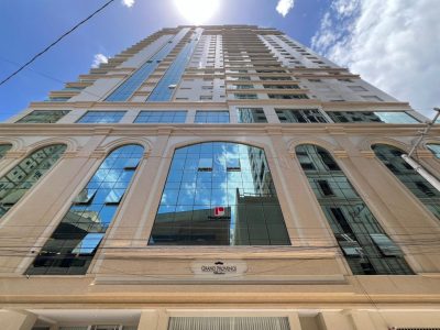 Apartamento à venda com 4 dormitórios, 179m² e 3 vagas no bairro Meia Praia em Itapema