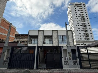 Casa à venda com 2 dormitórios, 128m² e 2 vagas no bairro Morretes em Itapema