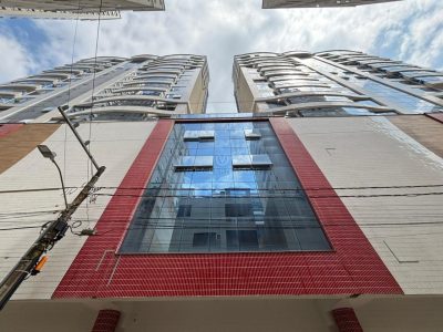 Apartamento à venda com 3 dormitórios, 130m² e 3 vagas no bairro Meia Praia em Itapema