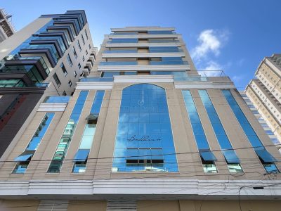 Apartamento à venda com 2 dormitórios, 82m² e 2 vagas no bairro Meia Praia em Itapema