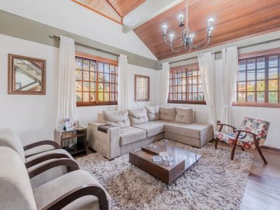 Casa à venda com 3 dormitórios, 309m² e 4 vagas no bairro Ipanema, Zona Sul de Porto Alegre