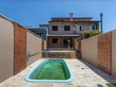 Casa à venda com 3 dormitórios, 350m² e 2 vagas no bairro Vila Assunção, Zona Sul de Porto Alegre