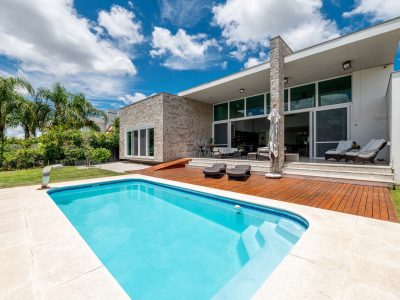 Casa em Condomínio à venda com 4 dormitórios, 400m² e 4 vagas no bairro Terra Ville, Zona Sul de Porto Alegre