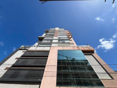 Apartamento à venda com 3 dormitórios, 107m² e 2 vagas no bairro Meia Praia em Itapema