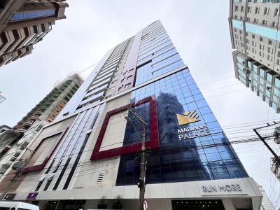 Apartamento à venda com 4 dormitórios, 283m² e 4 vagas no bairro Meia Praia em Itapema