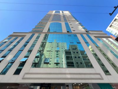 Apartamento à venda com 4 dormitórios, 166m² e 3 vagas no bairro Meia Praia em Itapema