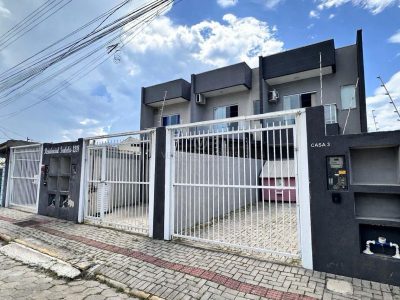 Casa à venda com 2 dormitórios, 90m² e 2 vagas no bairro Morretes em Itapema