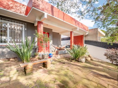 Casa à venda com 3 dormitórios, 170m² e 4 vagas no bairro Tristeza, Zona Sul de Porto Alegre