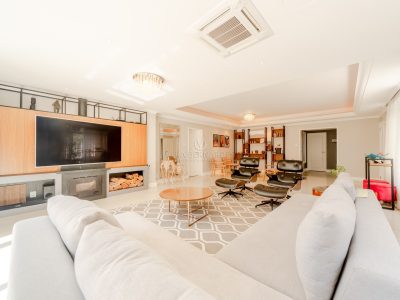 Casa à venda com 5 dormitórios, 551m² e 3 vagas no bairro Tristeza, Zona Sul de Porto Alegre