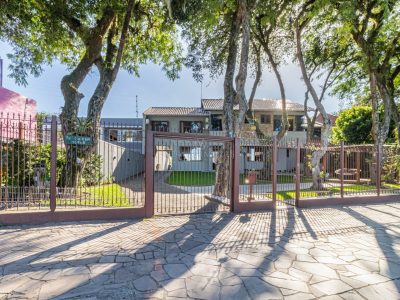 Casa à venda com 5 dormitórios, 629m² e 4 vagas no bairro Ipanema, Zona Sul de Porto Alegre