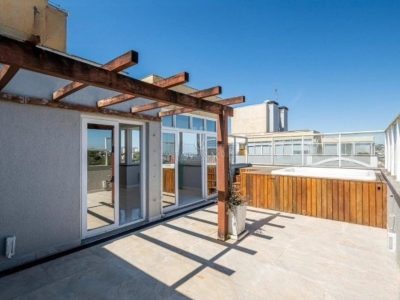 Cobertura à venda com 3 dormitórios, 150m² e 2 vagas no bairro Cristal, Zona Sul de Porto Alegre