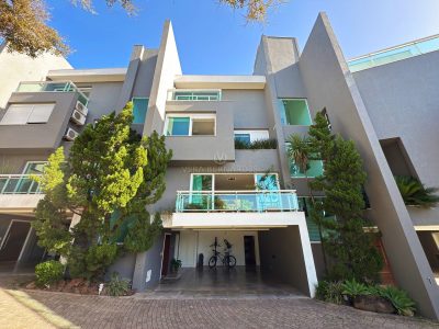 Casa em Condomínio à venda com 3 dormitórios, 271m² e 2 vagas no bairro Vila Assunção em Porto Alegre