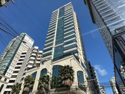 Apartamento à venda com 4 dormitórios, 187m² e 3 vagas no bairro Meia Praia em Itapema