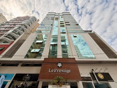 Apartamento à venda com 4 dormitórios, 160m² e 3 vagas no bairro Meia Praia em Itapema