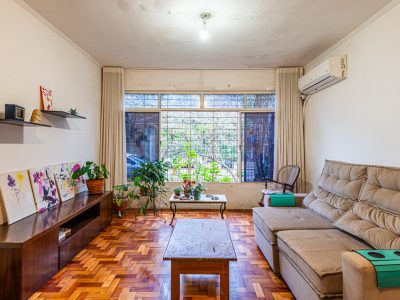 Casa Térrea à venda com 3 dormitórios, 257m² e 4 vagas no bairro Ipanema, Zona Sul de Porto Alegre