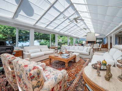 Casa à venda com 3 dormitórios, 700m² e 5 vagas no bairro Pedra Redonda, Zona Sul de Porto Alegre