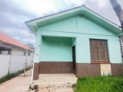 Casa Térrea à venda com 3 dormitórios, 180m² e 2 vagas no bairro Camaquã, Zona Sul de Porto Alegre