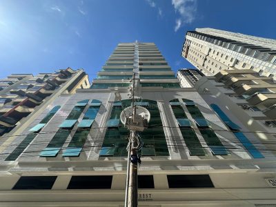 Apartamento à venda com 3 dormitórios, 134m² e 4 vagas no bairro Meia Praia em Itapema