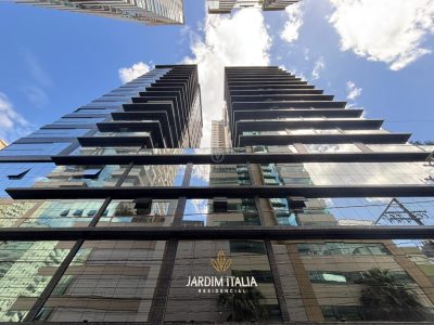 Apartamento à venda com 4 dormitórios, 177m² e 3 vagas no bairro Meia Praia em Itapema