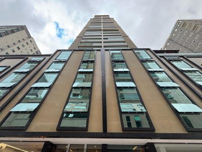 Apartamento à venda com 3 dormitórios, 159m² e 3 vagas no bairro Meia Praia em Itapema