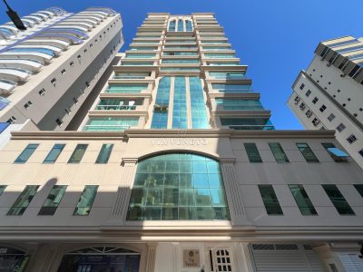 Apartamento à venda com 4 dormitórios, 171m² e 3 vagas no bairro Meia Praia em Itapema