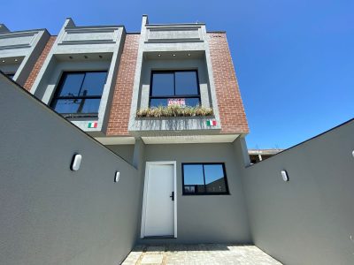 Casa à venda com 2 dormitórios, 108m² e 1 vaga no bairro Sertão do Trambudo em Itapema